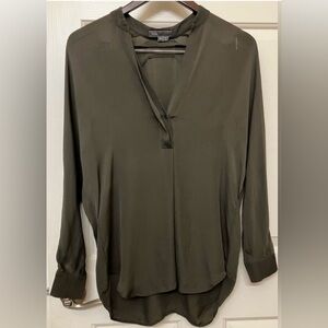 Vince-100% Silk V-neck Long Sleeve Cuffed Blouse
Sz X SMALL Dark Green